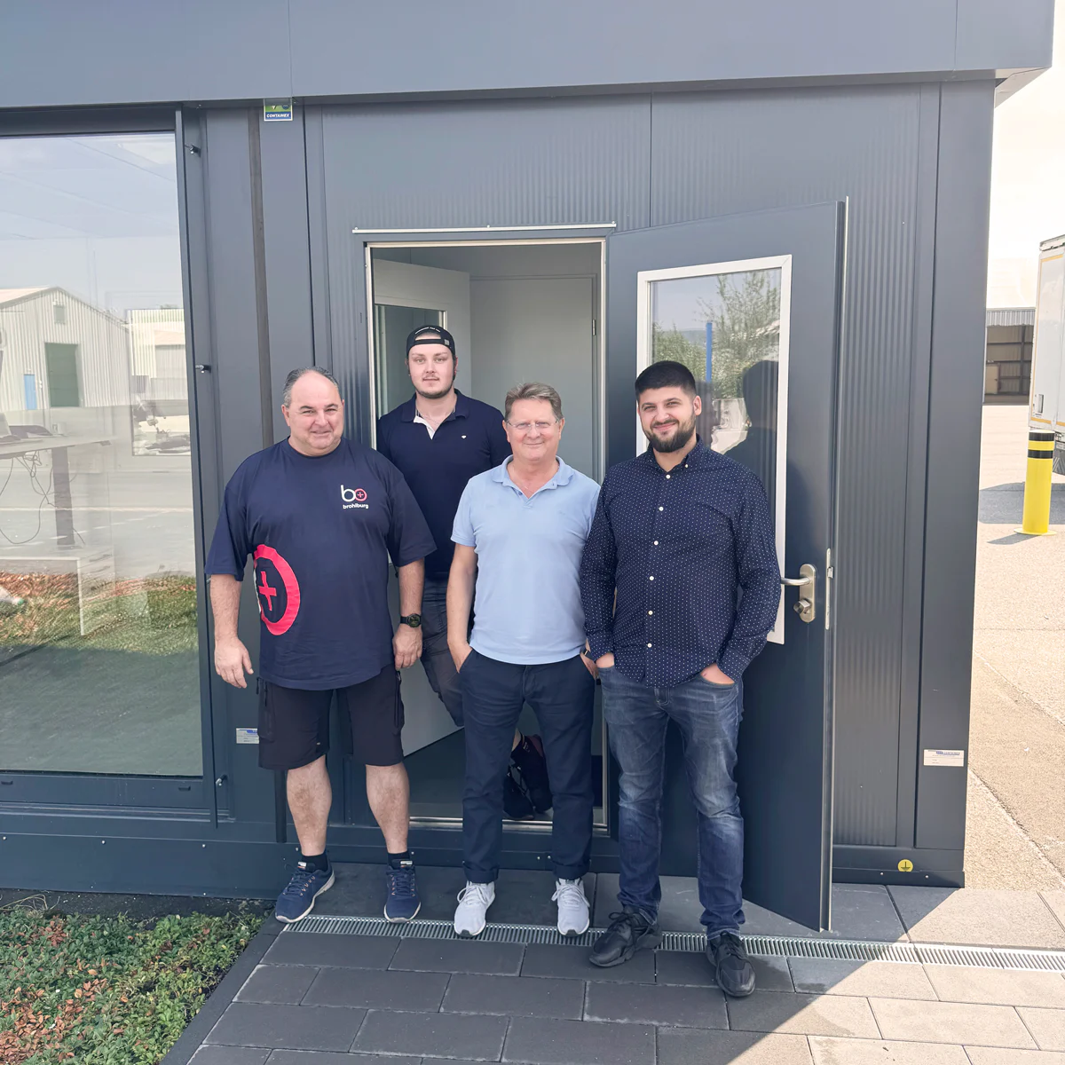 Gruppenbild von b+ Logistikern